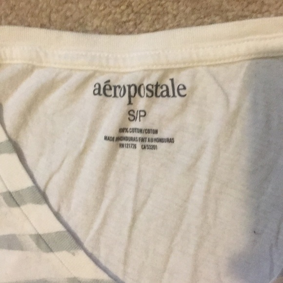 Aeropostale Cotton V-Neck - Picture 2 of 4